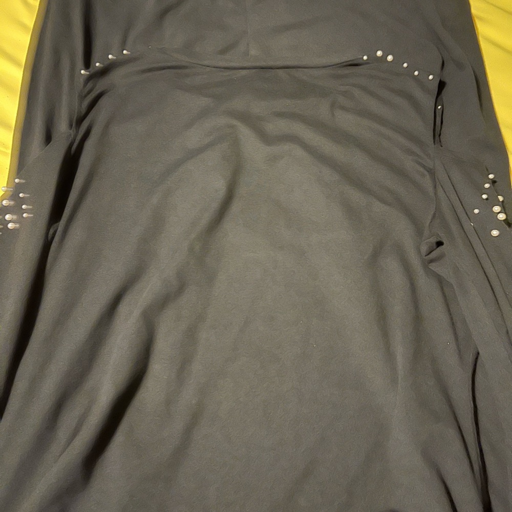 2 piece black top with matching pants. Size xl.  Used in good shape